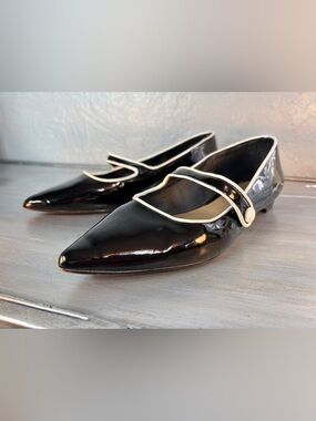 Tahari. "TA-Park" pointed-toe Mary Jane flats Size 6 1/2 M